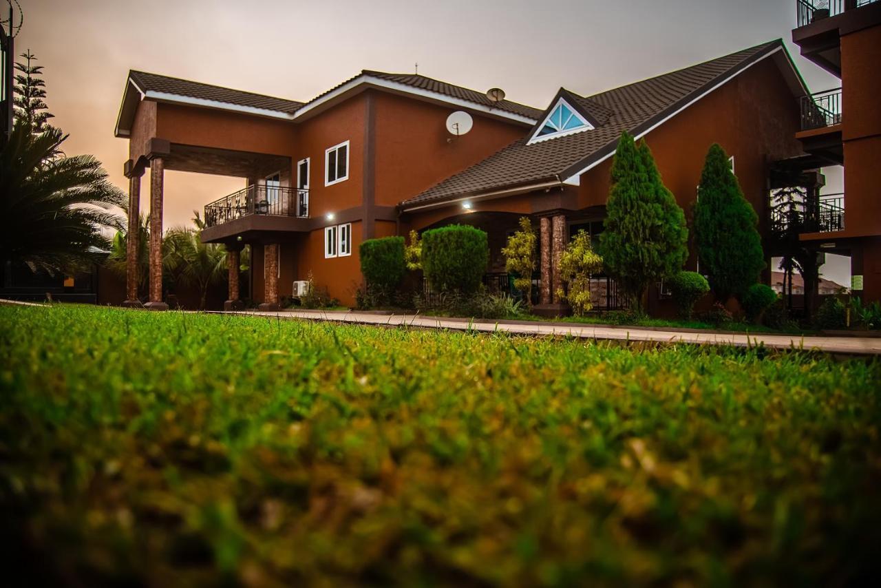 Homey Lodge Kumasi Buitenkant foto