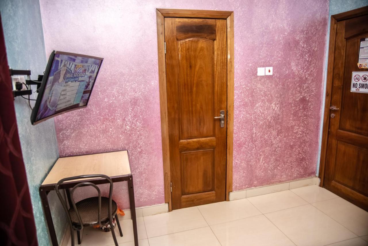 Homey Lodge Kumasi Buitenkant foto