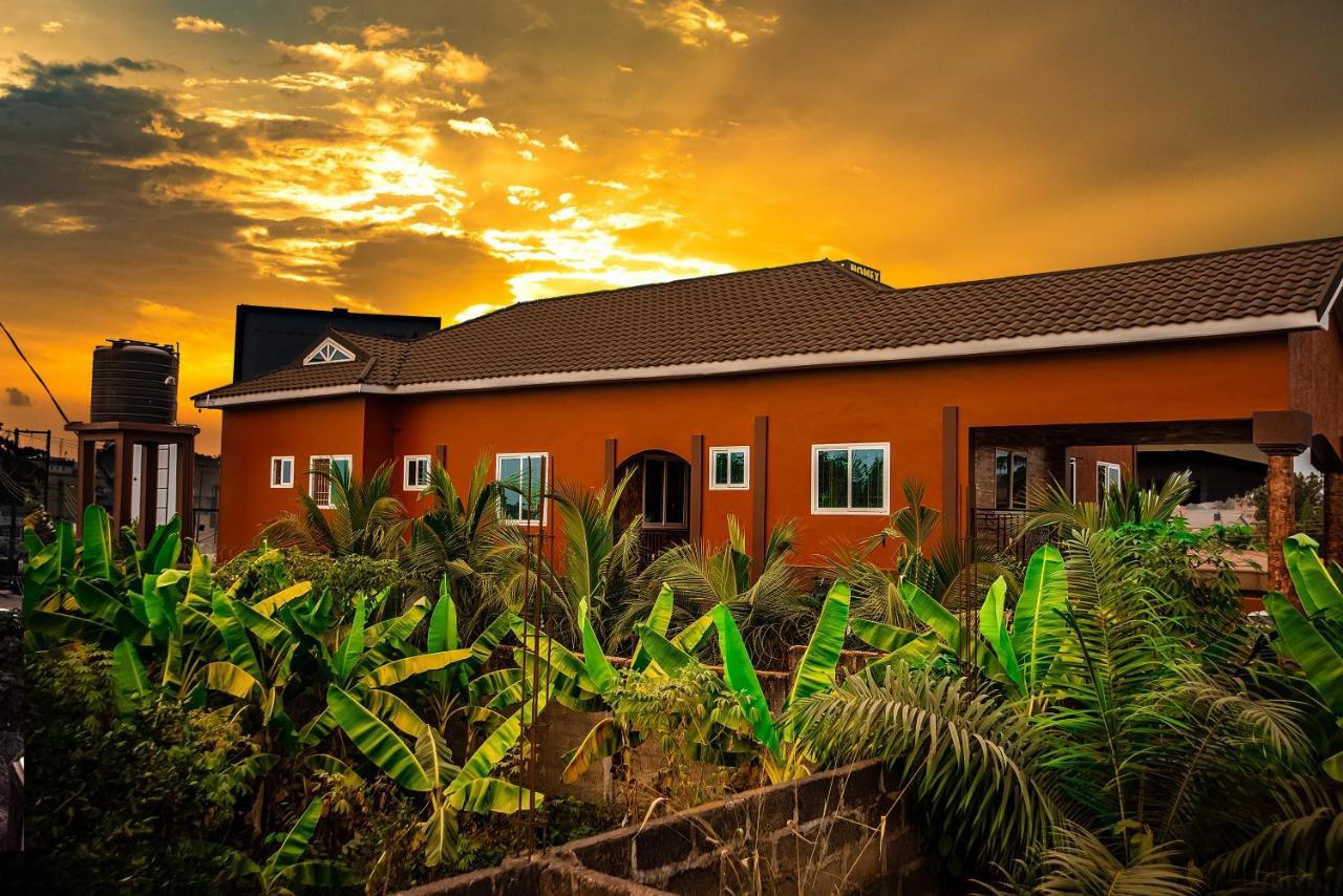 Homey Lodge Kumasi Buitenkant foto